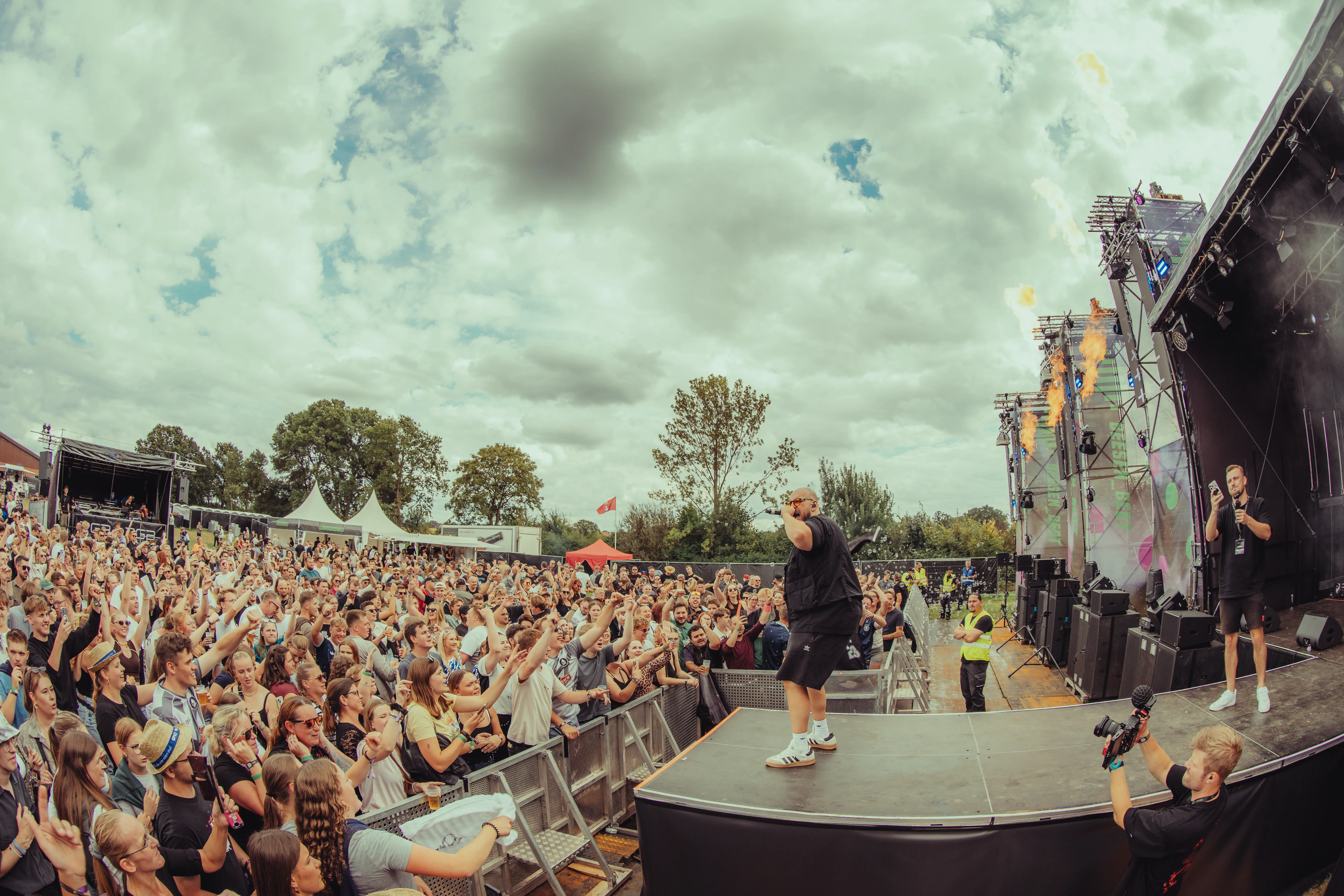 Rumbombe Live Catwalk & Stage Flames